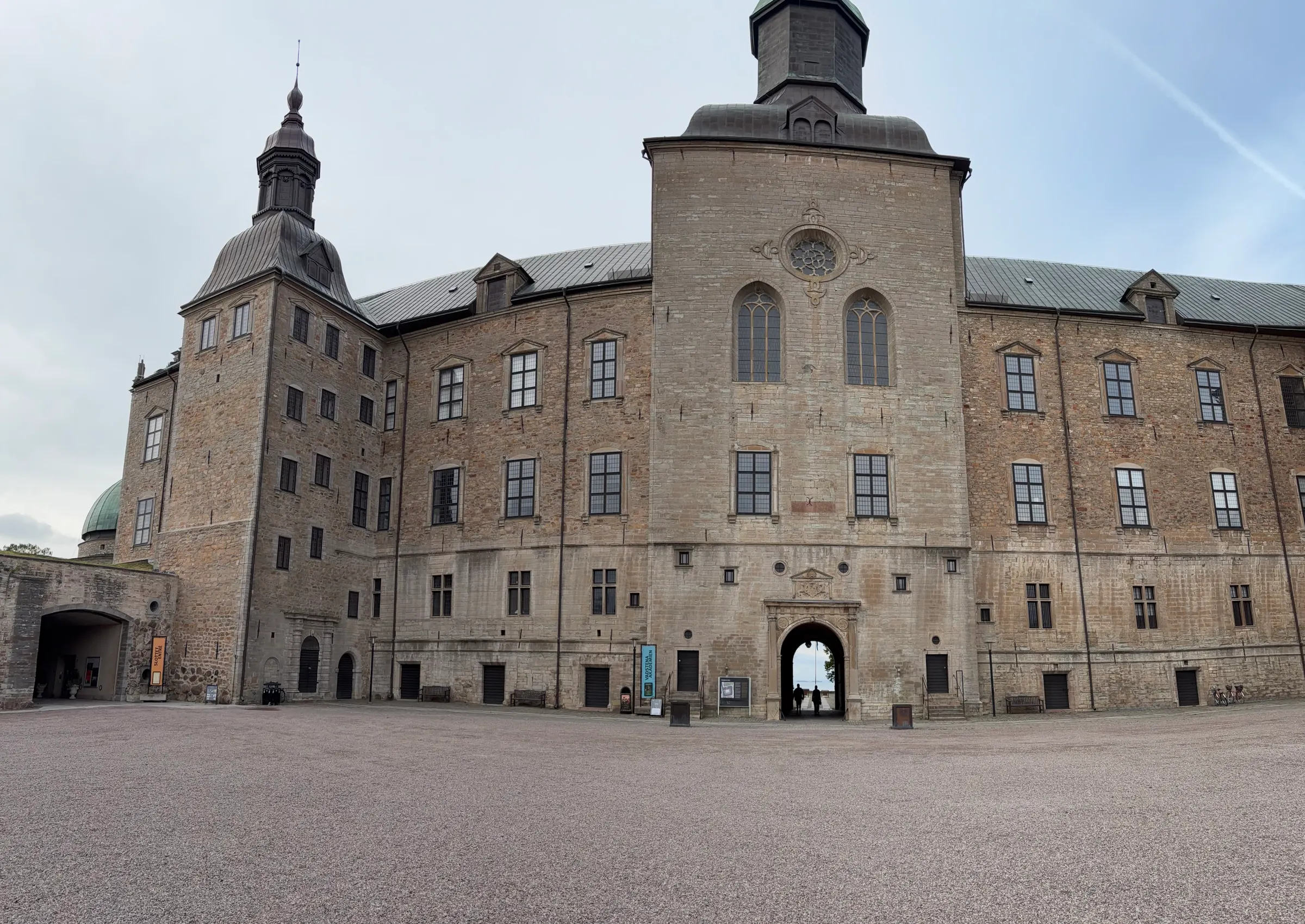 This is the inner courtyard of the Vadstena Castle.